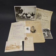 Lotto di 8 documenti, programmi, immagini e cartoline relative alla lirica
