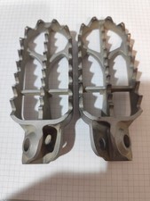 SET PEDANE MAGGIORATE FACTORY KTM per modelli dal 2003-2025 Codice 60103940000