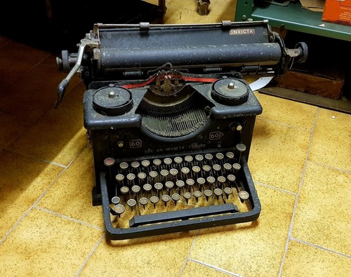 Macchina scrivere invicta - da,
