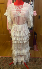 Antico abito da giorno prato