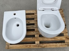 coppia sanitari sospesi