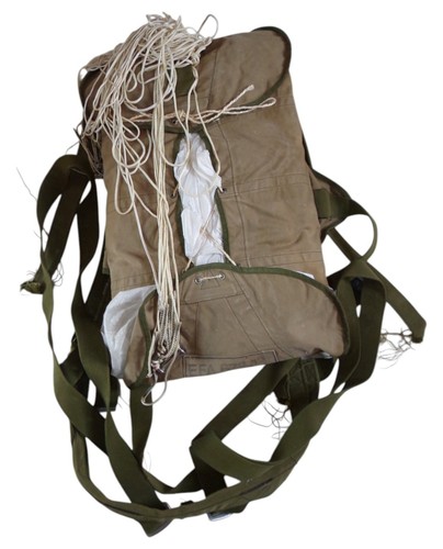 Parachute dorsal avec harnais