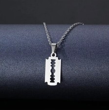 Collana con ciondolo lama