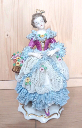 Statuina porcellana con pizzo - statuina,
