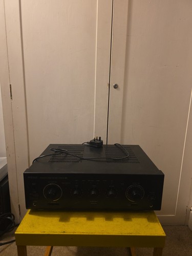 Amplificatore stereo integrato