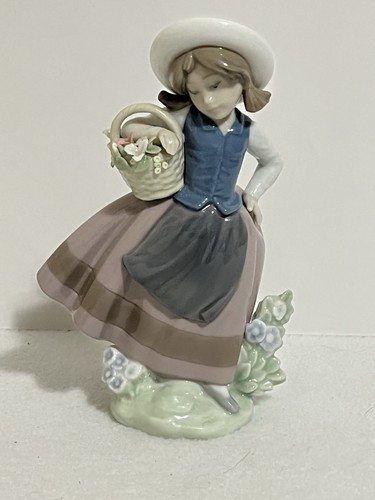 Lladro sweet scent - lladro, girl