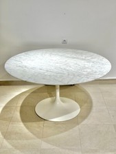Table Tulipe Knoll 137 cm en marbre