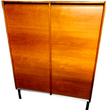 Mobile molto pratico con  chiusura a serrandina