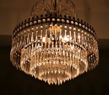 GRANDE LAMPADARIO IN METALLO