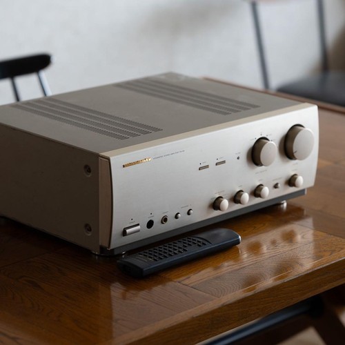 Amplificatore stereo integrato