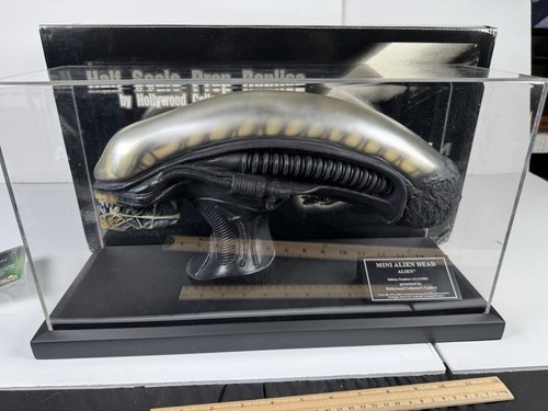 Mini alien head prop - mini,