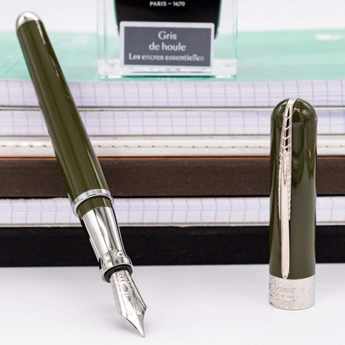 Penna stilografica lucida