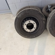 N° 6 Gomme Michelin 205/75/16