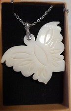 Collana Donna con CIONDOLO MADREPERLA FARFALLA  