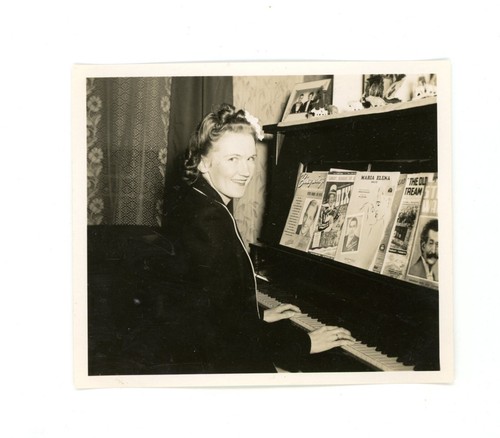 Donna pianoforte strumento - donna, al