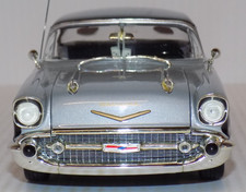 Prima marcia 1957 Chevrolet Bel Air Coupe' + cassetta attrezzi 1/25th Carquest 7 di serie