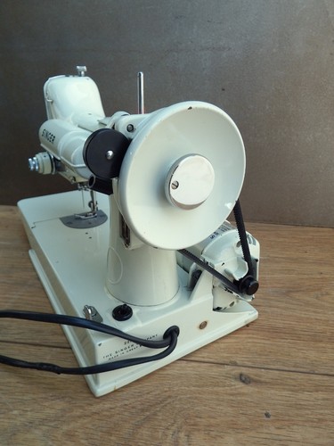 Singer featherweight white - featherweight,