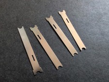 4 molle in metallo sotto chiavi Yamaha Tyros 2, 3, 4, 5 x 