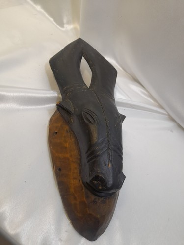 Maschera africana raffigurante - maschera,