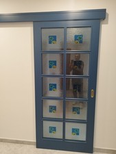 Porta Scorrevole Interna + Accessori montaggio, con vetrata a cattedrale.