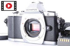 Fotocamera digitale Olympus OM-D E-M5 argento solo corpo flash quasi come nuo...