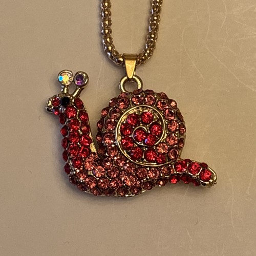 Collana con ciondolo - lumaca, 3d