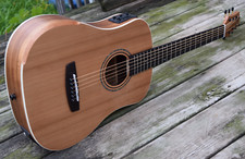 Mini chitarra acustica in