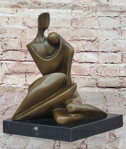 Scultura coppia innamorata