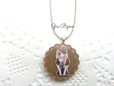 Collana ciondolo resina bambolina