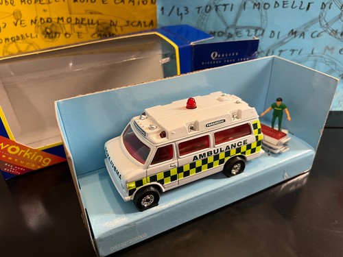 Corgi chevrolet ambulance - 1/43,