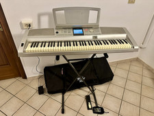 Tastiera Yamaha Portable Grand  DGX 305 76 tasti + Stand + Pedale + Corsi