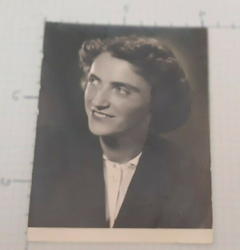 Vecchia foto giovane donna - di,