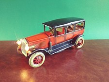 Giocattolo in latta auto