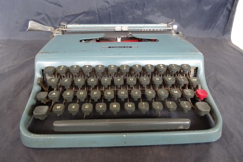 Macchina per scrivere olivetti - per,