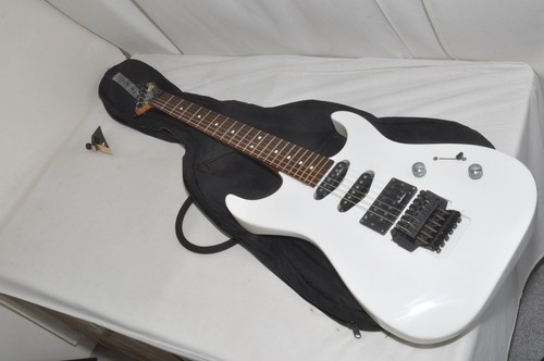 Chitarra elettrica charvel - chitarra, by