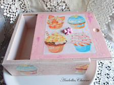 Scatola in legno dipinto a mano sui toni del rosa crackle decoupage cupcake  