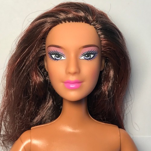 Barbie nuda 2006 - , 12