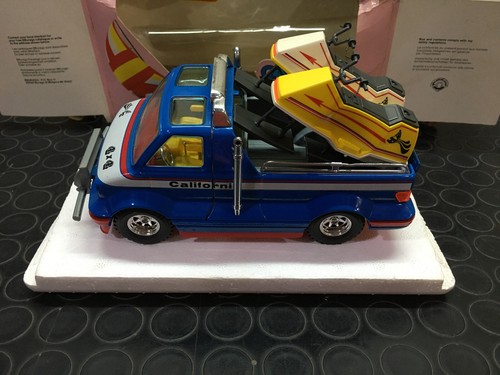 Burago californa van - 1:24,