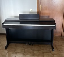 Pianoforte digitale YAMAHA Arius YDP 142