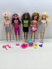 5 bambole Barbie completamente