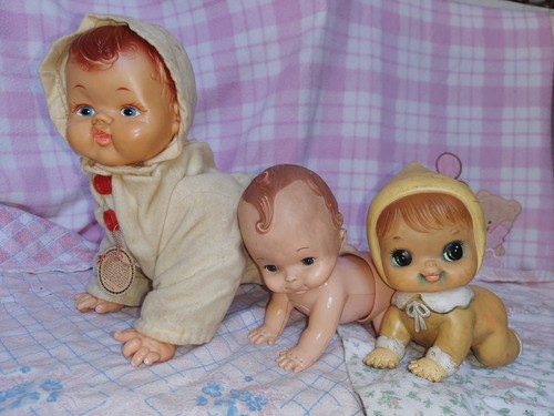 Bambole che gattonano vintage - che,