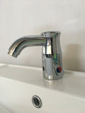 Miscelatore lavabo a fotocellula Tremolada made in Italy usato per esposizione