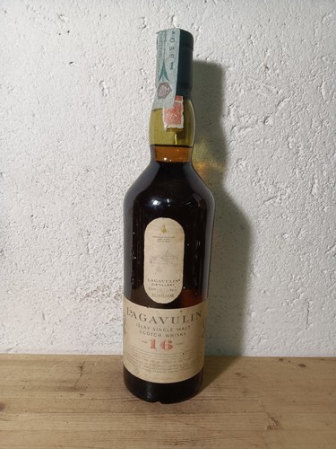 Scotch whisky lagavulin - lagavulin, 16