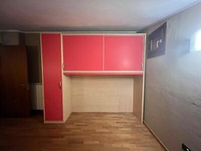 Armadio a ponte ante scorrevoli e colonna anta battente + scrivania e mensola