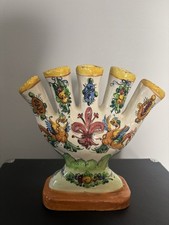 Antico vaso di fiori tulipiere