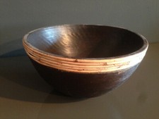 Ciotola in legno con bordi in