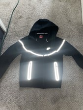 Black Nike tech fleece