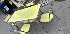 Tavolo in formica + 4 Sedie