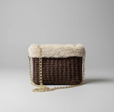 Borsa A Tracolla Con Dettaglio In Pelliccia Sintetica E Catena Dorata