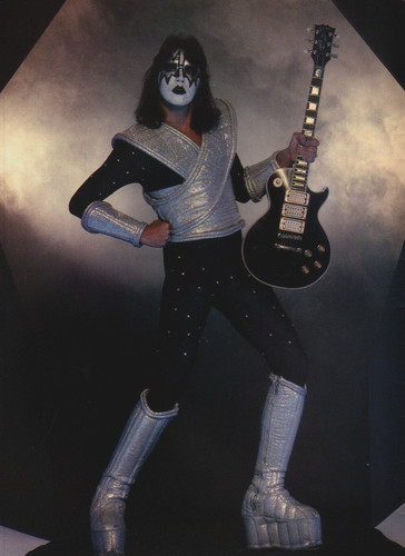 Vintage kiss magazine pinup - kiss,